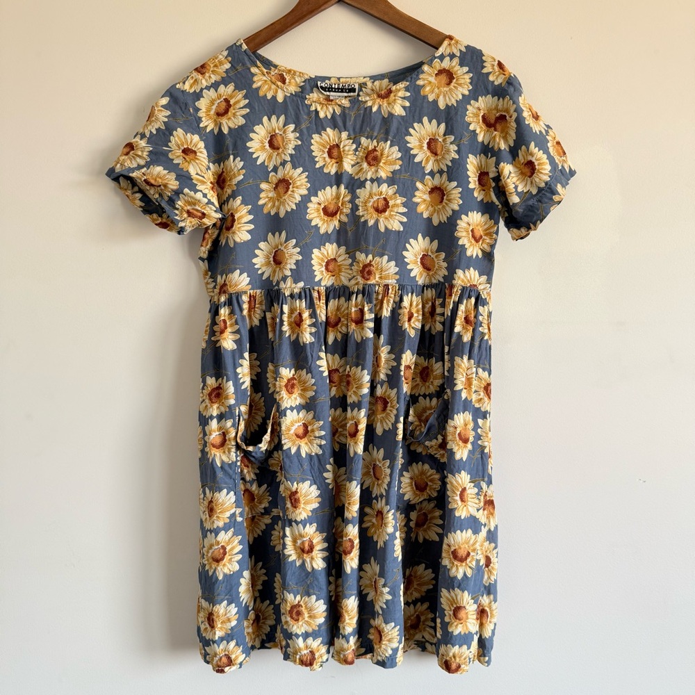 Vintage Blue Sunflower Print Mini Dress with Short Sleeves and Front Pockets